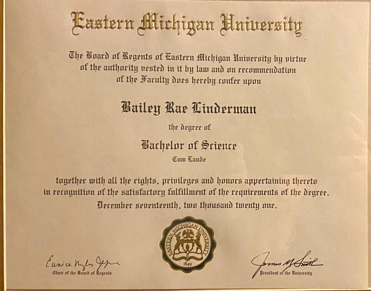 My name is Bailey. I am a certified hypnotist and the owner of Bloom Hypnosis. It is my dream to help others to heal and achieve their goals. The aim of Bloom is to create personalized therapeutic plans tailored to your individual needs. Here at Bloom, t
